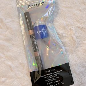 Eyeshadow stick with sharpener